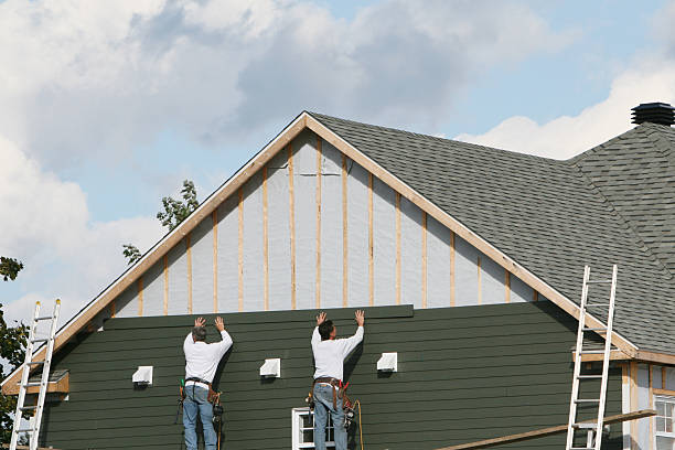 Professional Siding Installation technician working in Leesburg, OH